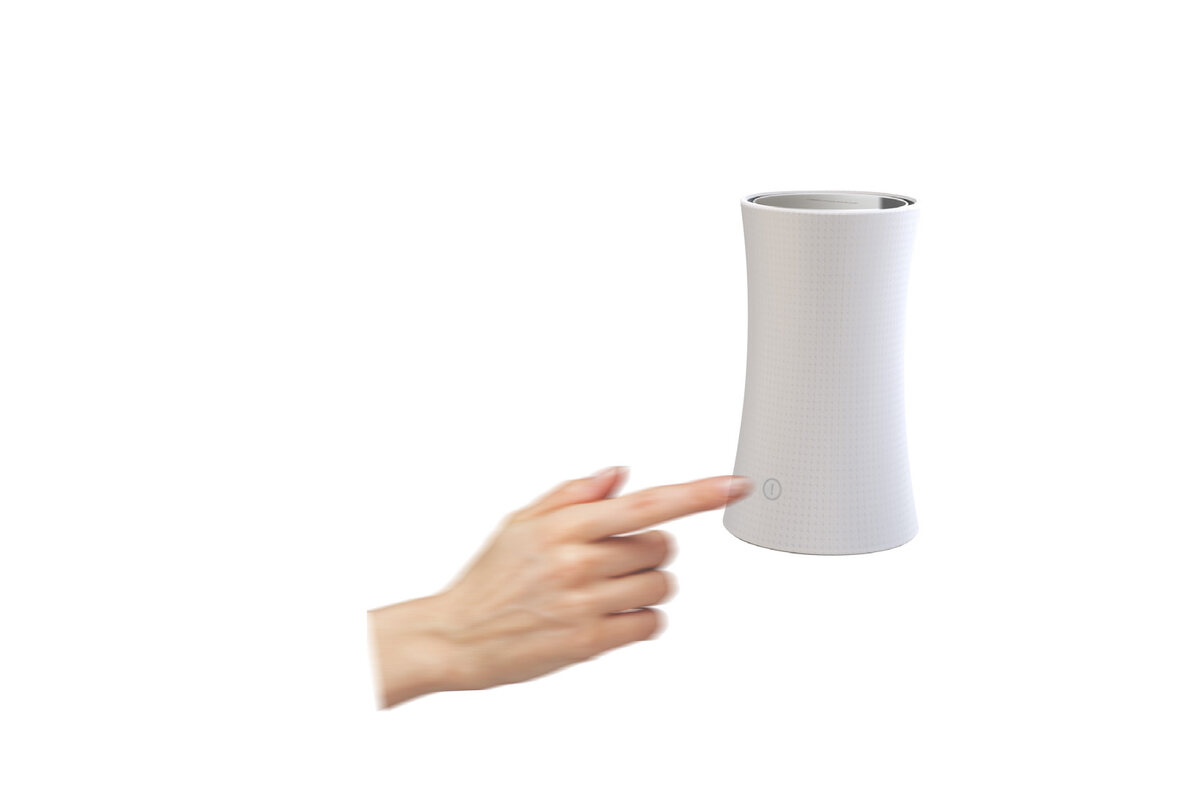 Finger pressing the stay-safe button on the hub